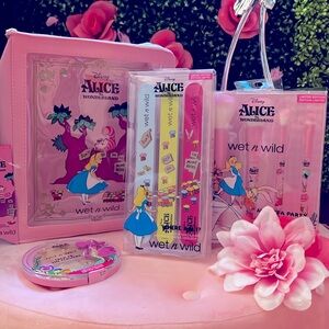 🩷🌸Alice and wonderland makeup bag bundle